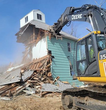 Barn demolition with a John Deere excavator in Buena Vista County, Iowa